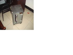 【緊急清倉】查封辦公設備全套低價拋售，含電腦桌椅、打印機、復印機等，支持維修服務